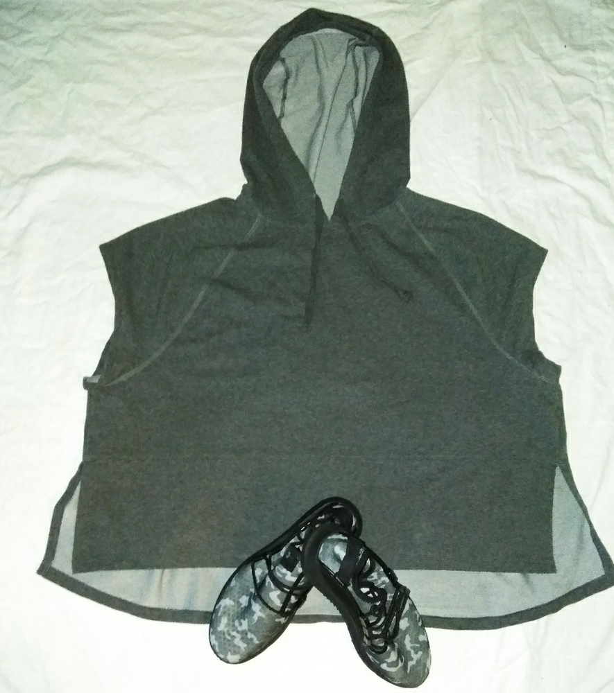 Short sleeve hooded shirt